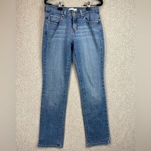 Levi’s 505 straight leg jeans size 4 stretchy mid rise inseam 30” classic basics